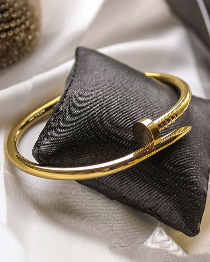 💅 Nail Handcuff Bracelet | Trendy Fashion Jewelry