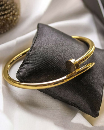 💅 Nail Handcuff Bracelet | Trendy Fashion Jewelry